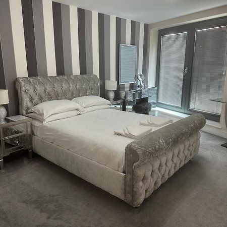 Bond Street Luxury Apartment Central เชมส์ฟอร์ด ภายนอก รูปภาพ