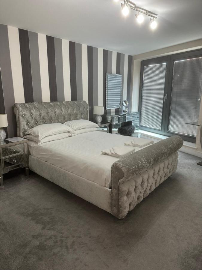Bond Street Luxury Apartment Central เชมส์ฟอร์ด ภายนอก รูปภาพ